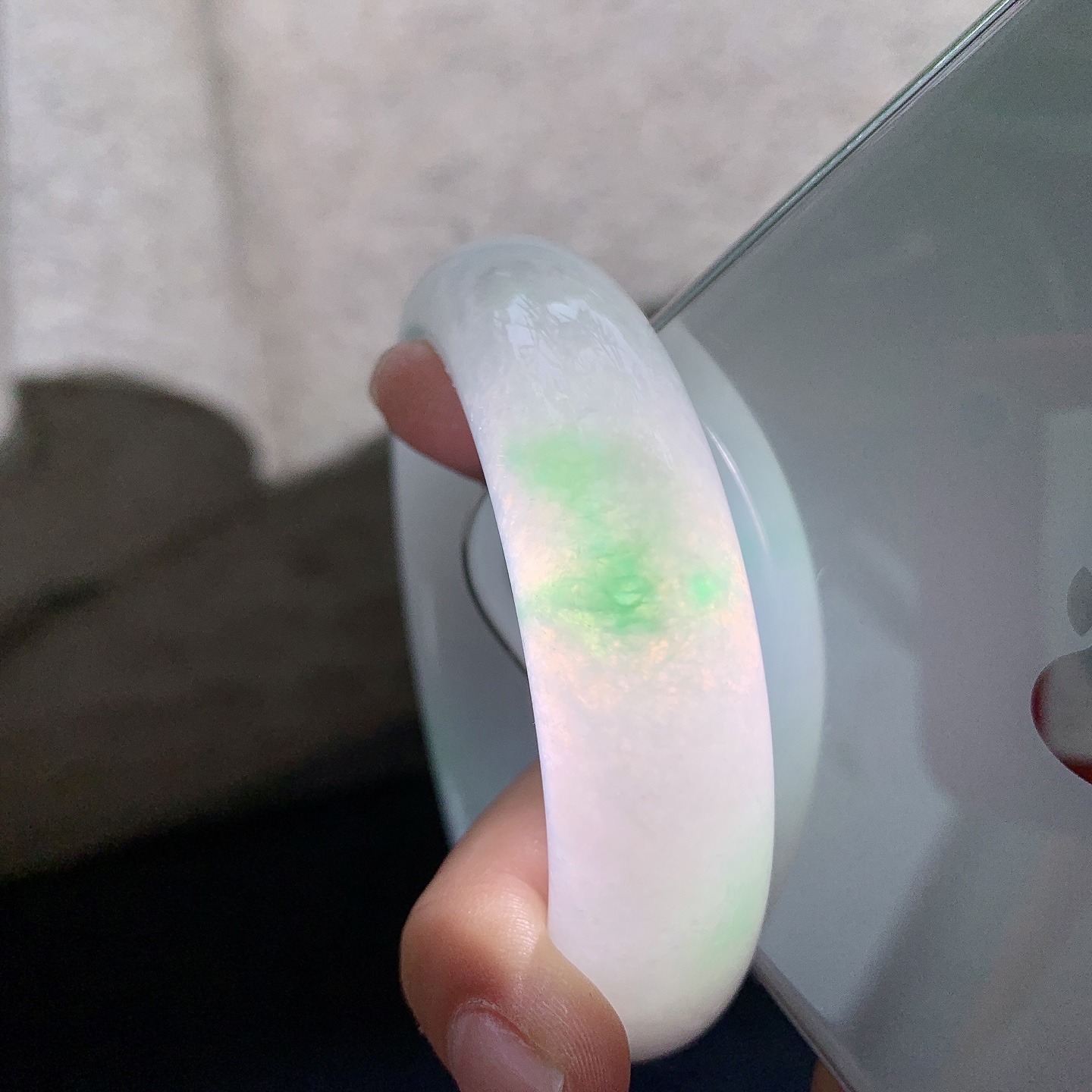 正圈57 58，圈口58/16.6/8.5，编码G9082634，描述冰糯飘绿，种老，细腻，打灯有絮线