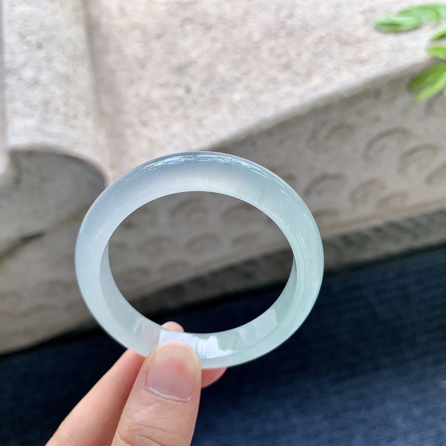 冰糯晴底，清透，水润，种老，细腻，有纹线