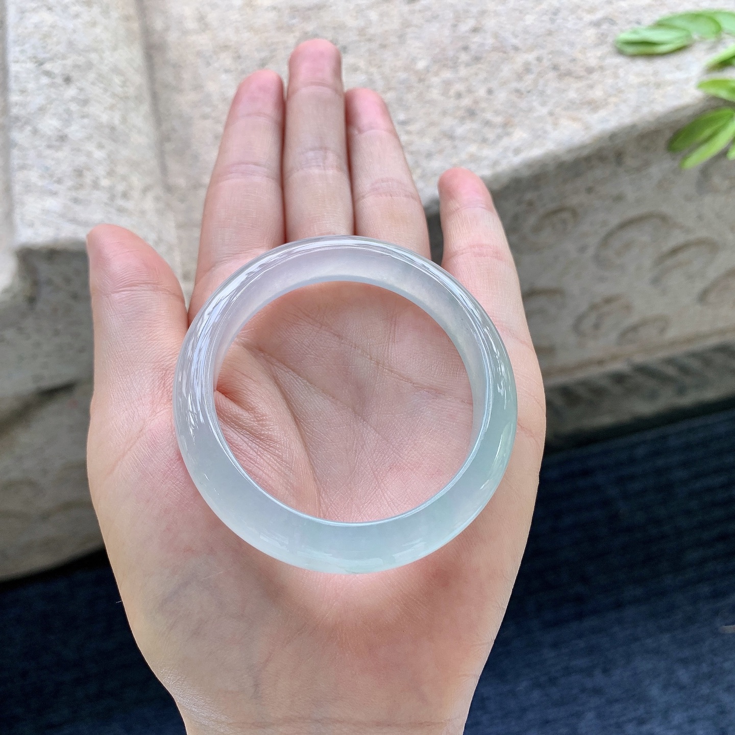 冰糯晴底，清透，水润，种老，细腻，有纹线