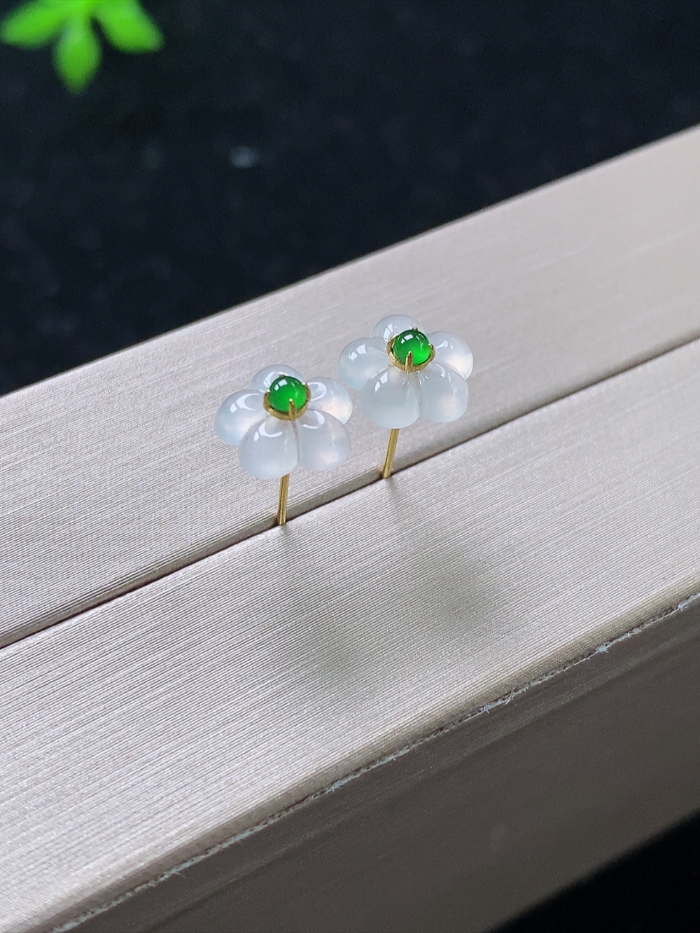 冰种花开富贵耳钉，无裂，尺寸7.8-8.1-1.8mm,825haay
