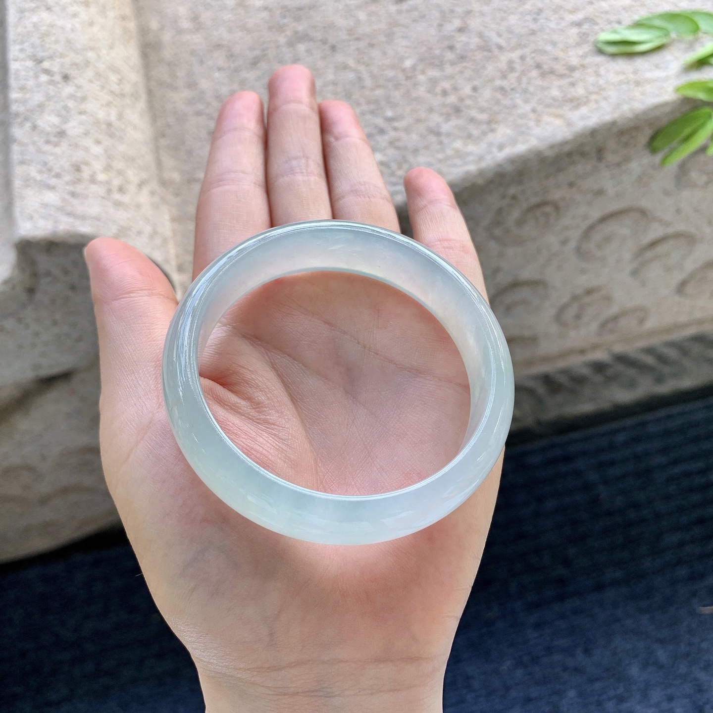 正圈55 56，圈口56.6/13.7/6.6，编码HJ082614，描述：糯冰晴底，水润，种老，细