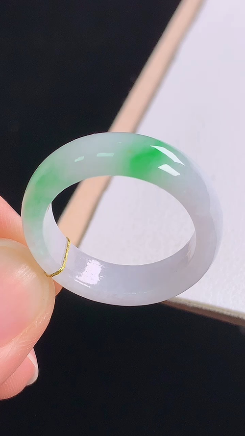 冰飘绿指环，无裂，尺寸:圈口19/18.8-6.2-3.1mm