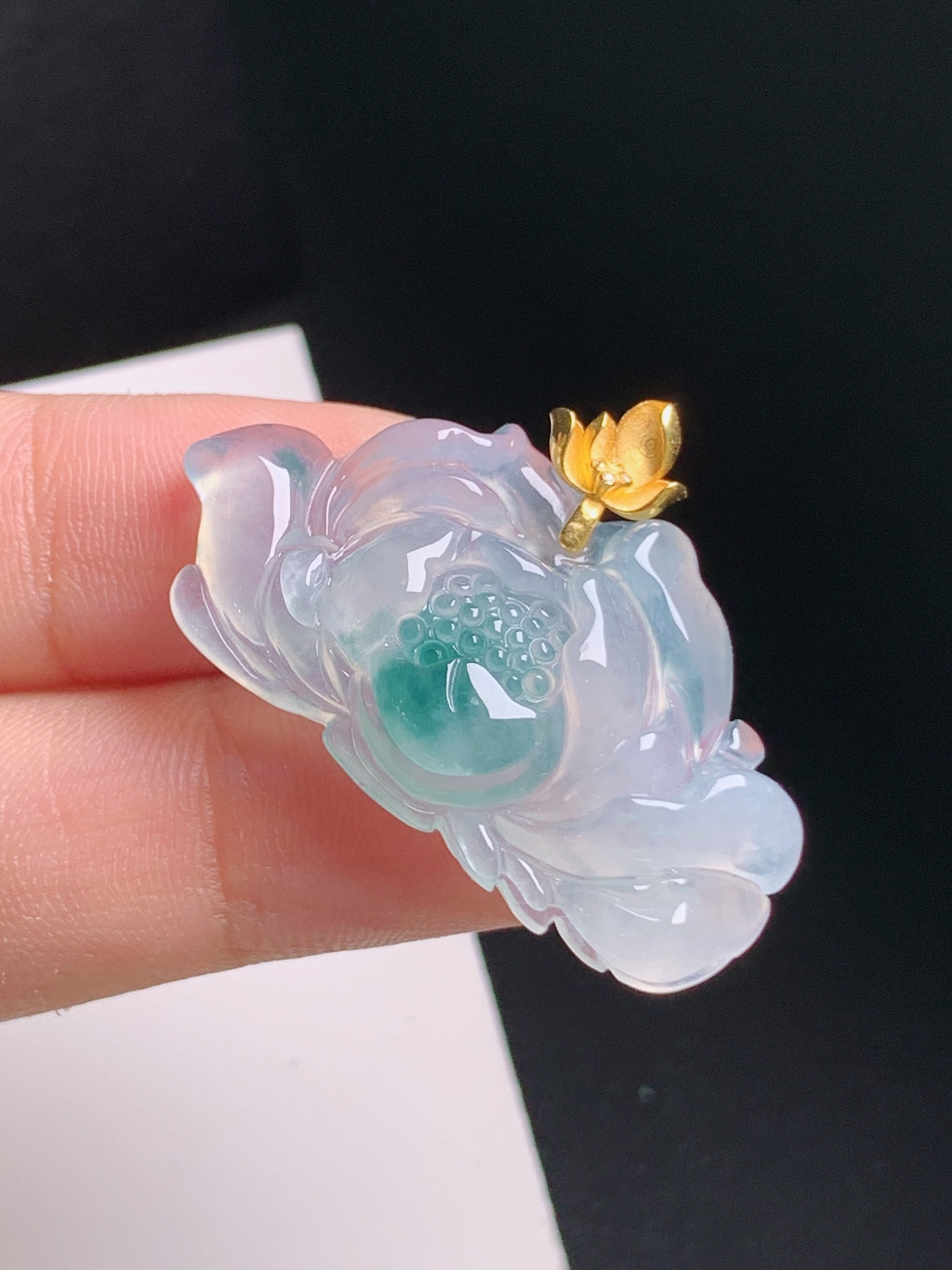 冰种飘花荷花吊坠，冰润通透，线条雅致，和和美美，530822