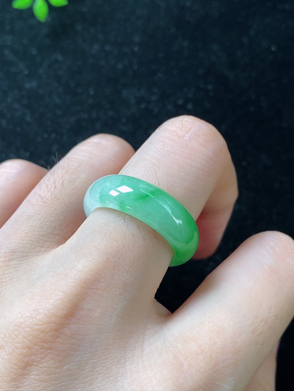 冰飘绿戒指，无裂，尺寸7.3-3.8mm,15号手寸，825mddy