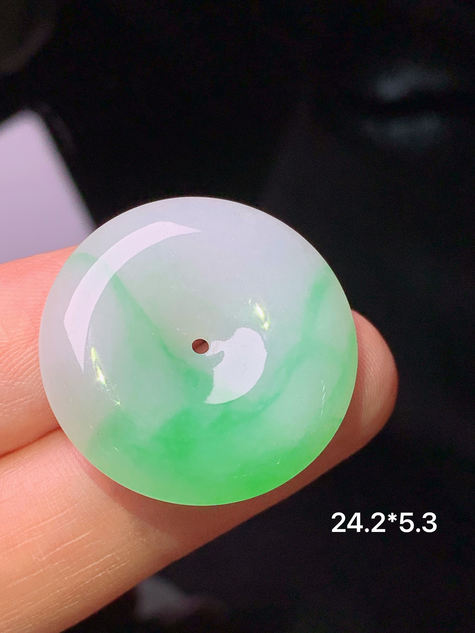 飘绿平安扣吊坠 玉质细腻 色泽艳丽清新 水润亮眼 整体尺寸24.2*5.3 i2
