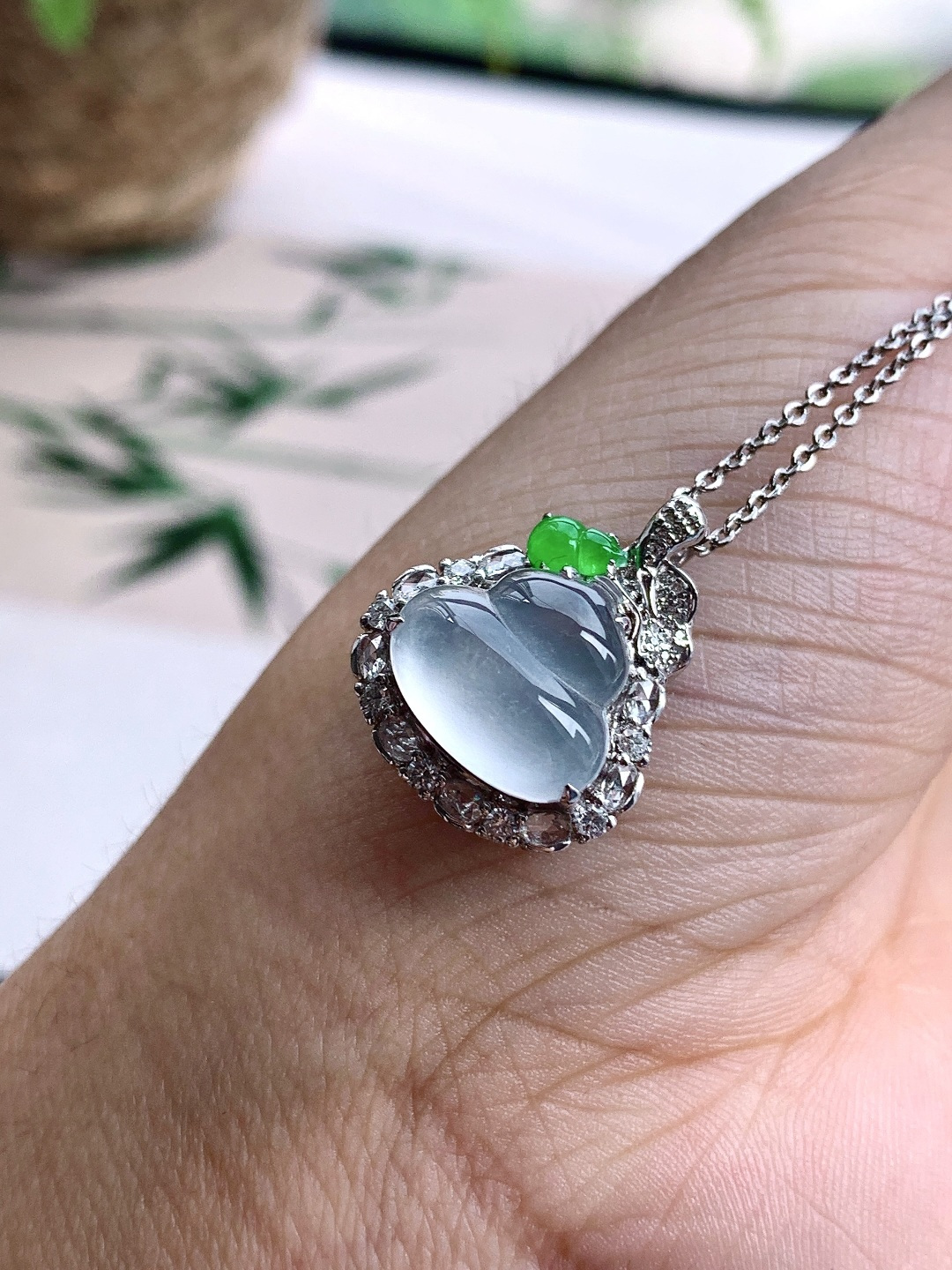 玻璃种葫芦吊坠,18k金镶嵌,水足冰润,起钢,21.2-16.7-10.7,11.6-13.2-2.3,4.4克