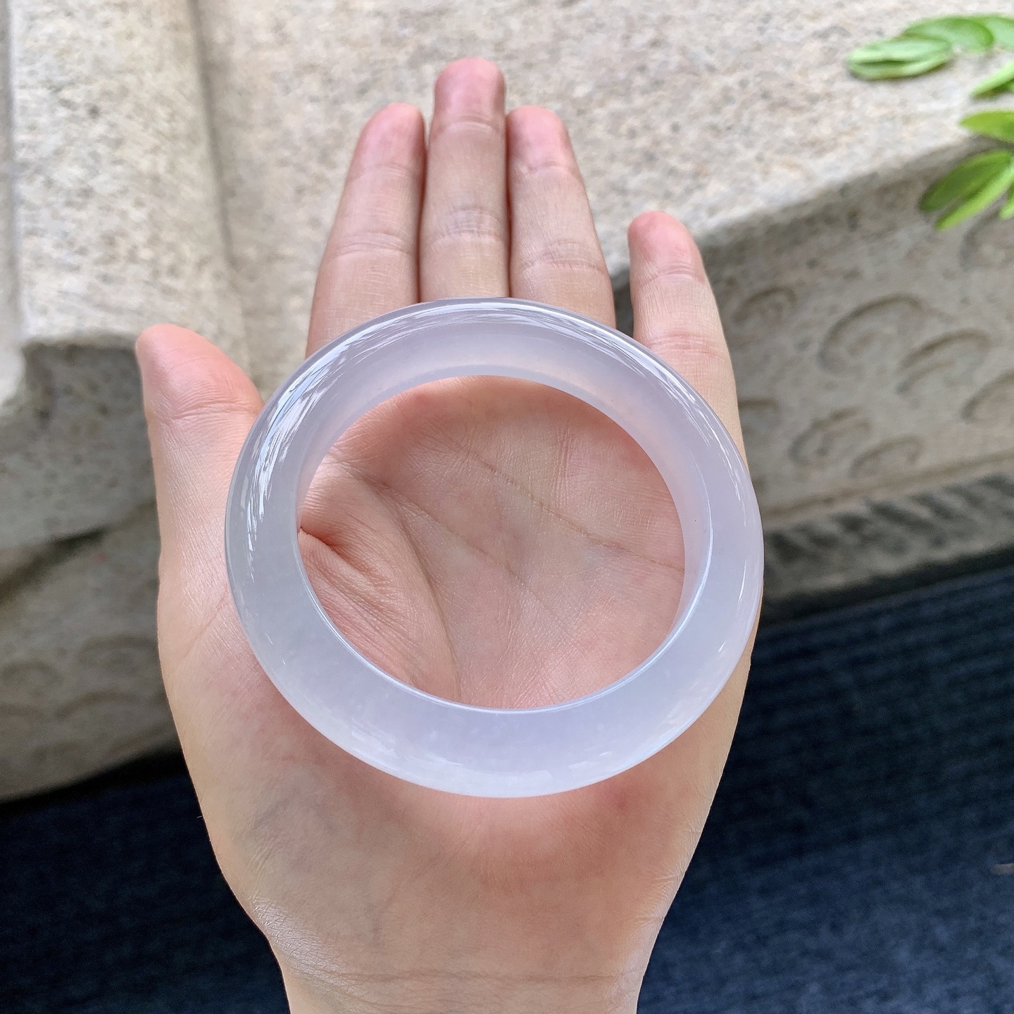 正圈51 52，圈口52.8/11.7/9.1，编码G7082637，冰种，水润，种老，细腻，无裂。