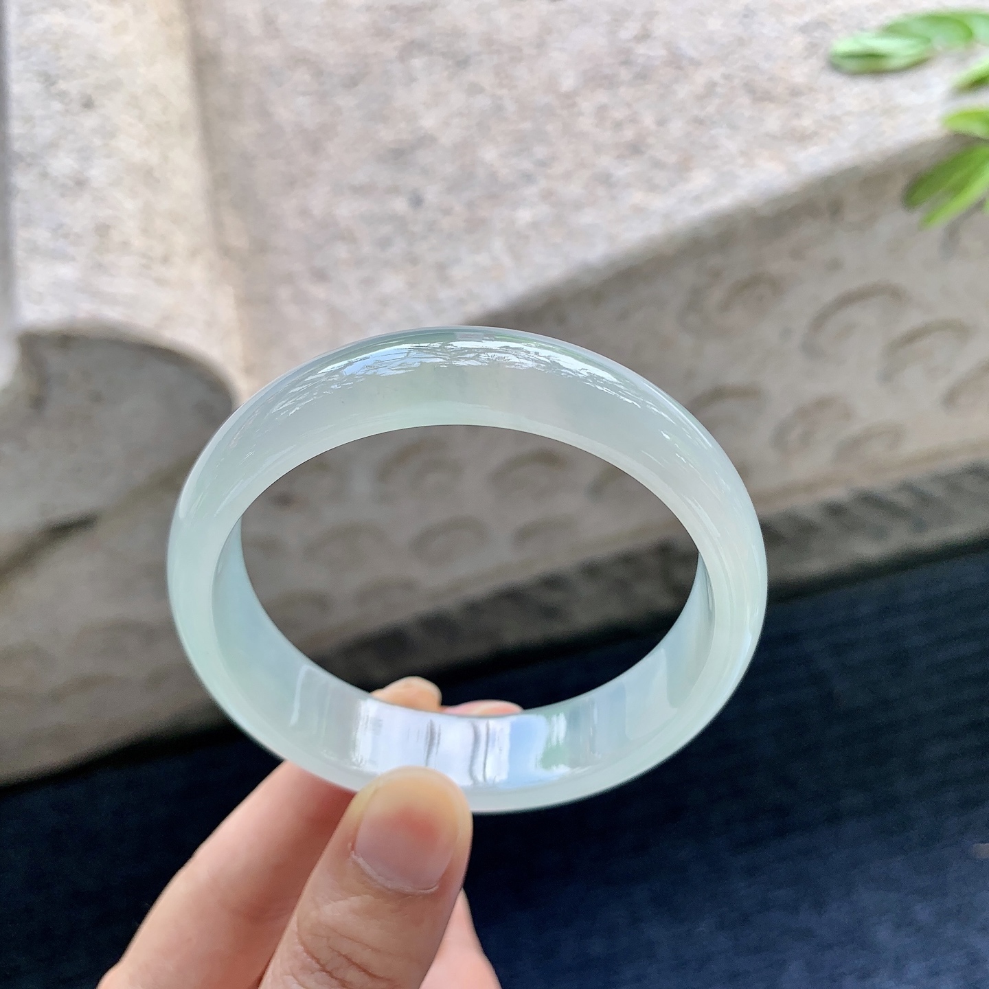 正圈55 56，圈口56.6/13.7/6.6，编码HJ082614，描述：糯冰晴底，水润，种老，细腻，打灯有絮线