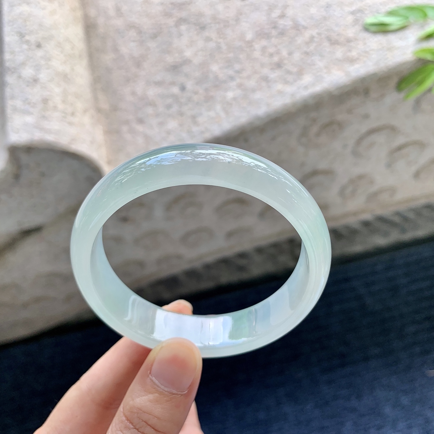 正圈55 56，圈口56.6/13.7/6.6，编码HJ082614，描述：糯冰晴底，水润，种老，细腻，打灯有絮线