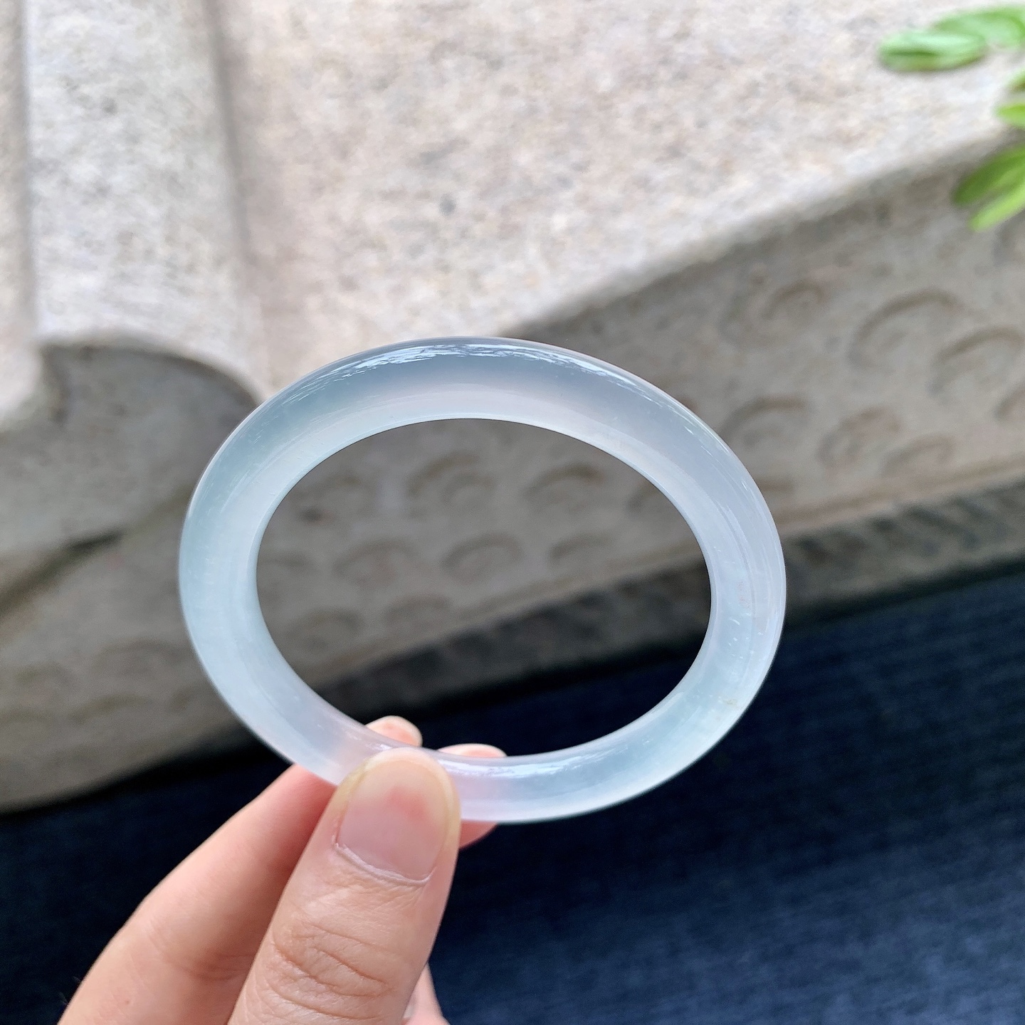 圆条50 51，圈口51.5/8/8，编码TR082629，冰种，起光，清透，水润，种老，细腻，打灯有纹线