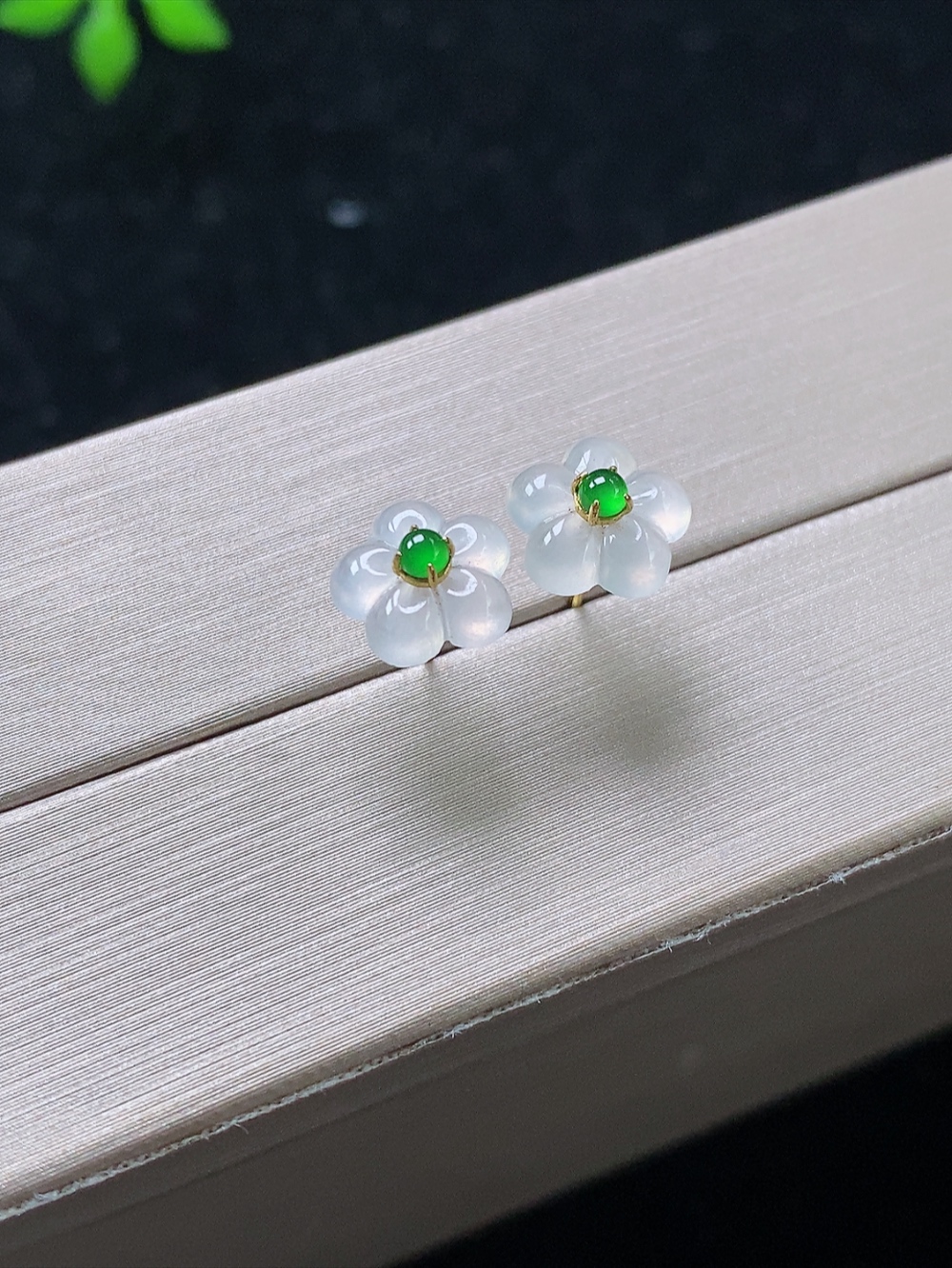 冰种花开富贵耳钉，无裂，尺寸7.8-8.1-1.8mm,825haay