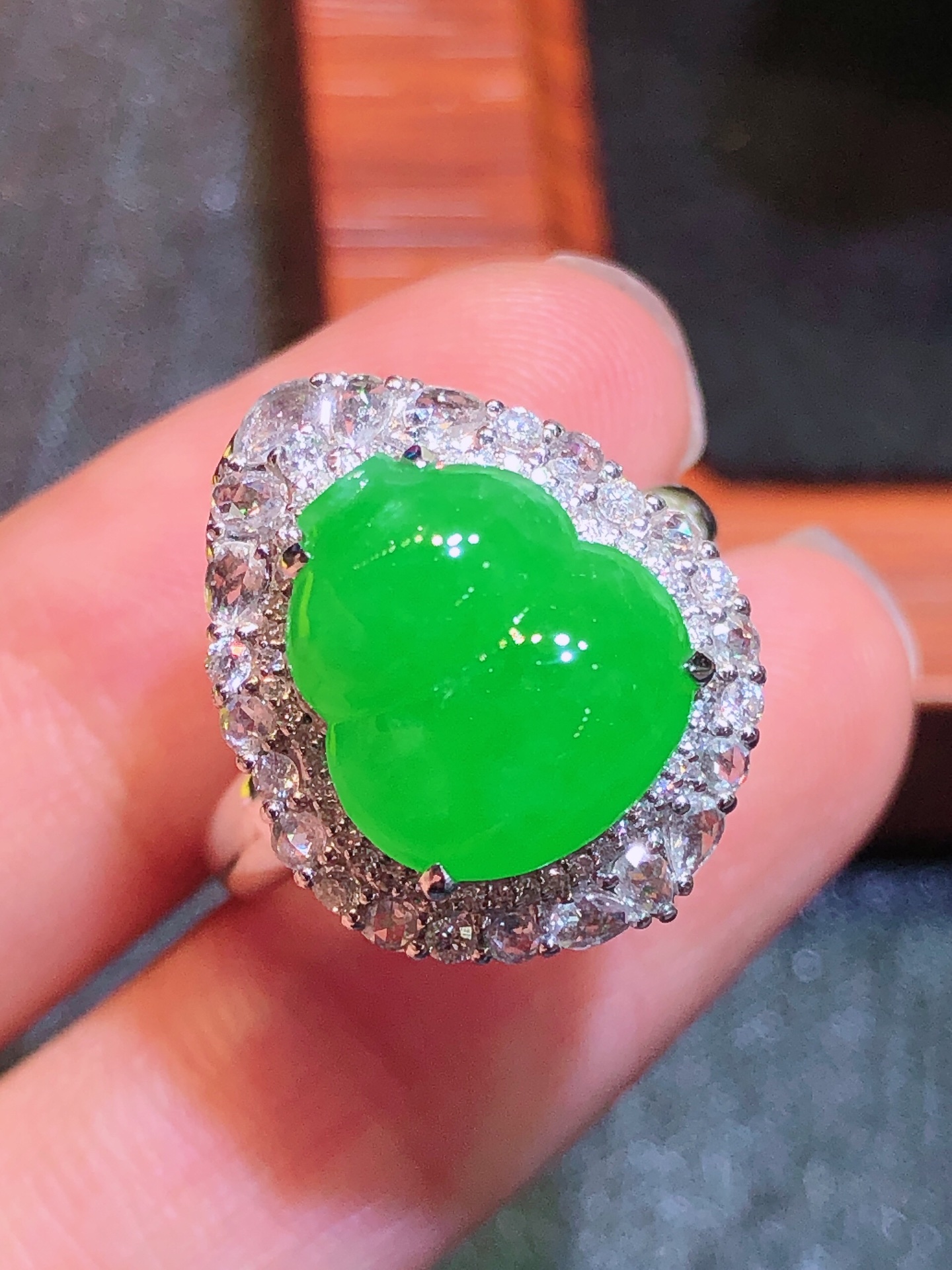 ️18K金镶 阳绿葫芦吊坠 戒指两用款 无裂 水润色艳 品相饱满 配送银链苹果拍摄，实物更好看，12.1-10.6-5.1