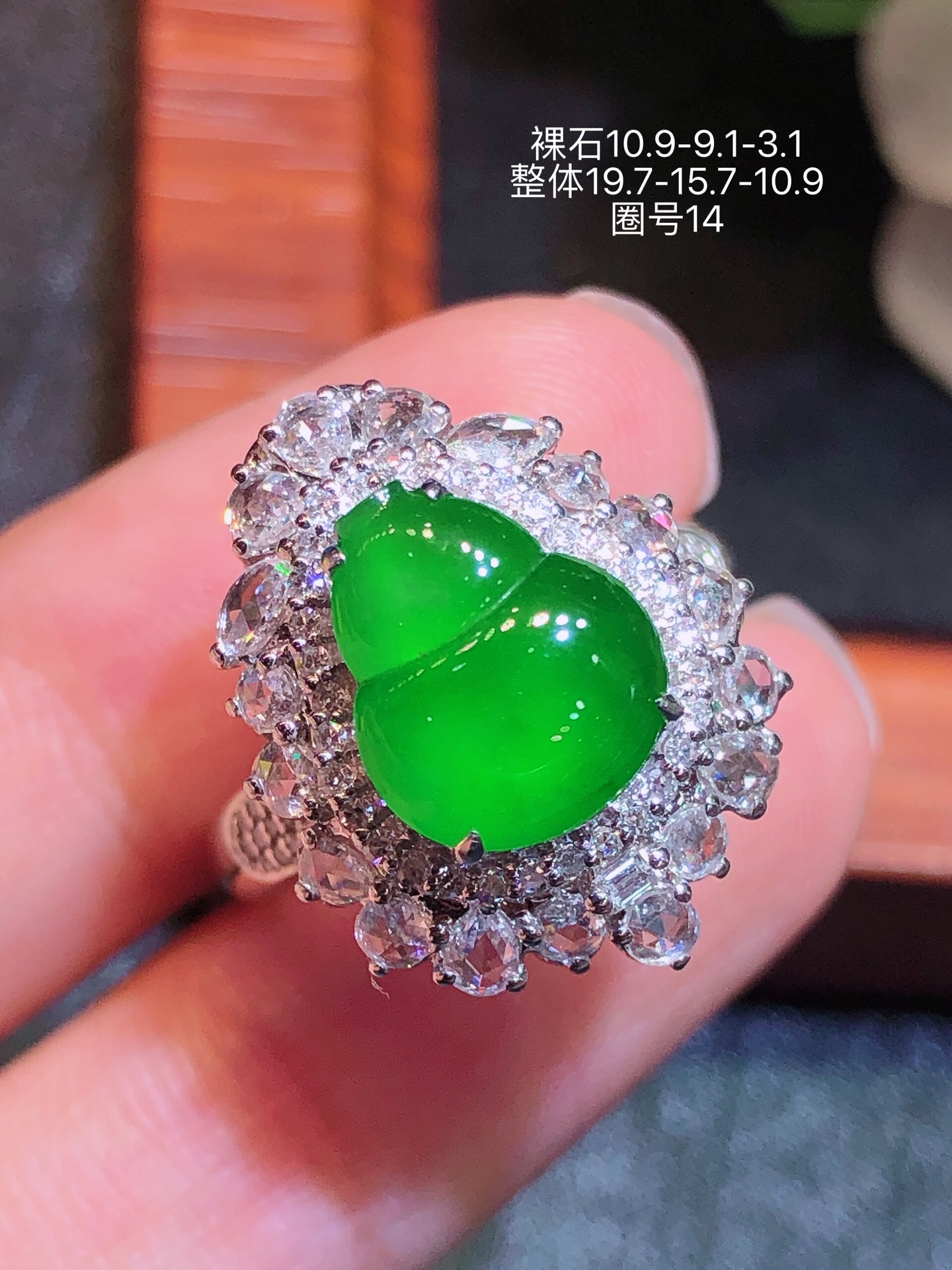 ️18K金镶 阳绿葫芦吊坠 戒指两用款 无裂 水润色艳 品相饱满 配送银链苹果拍摄，实物更好看，10.9-9.1-3.1
