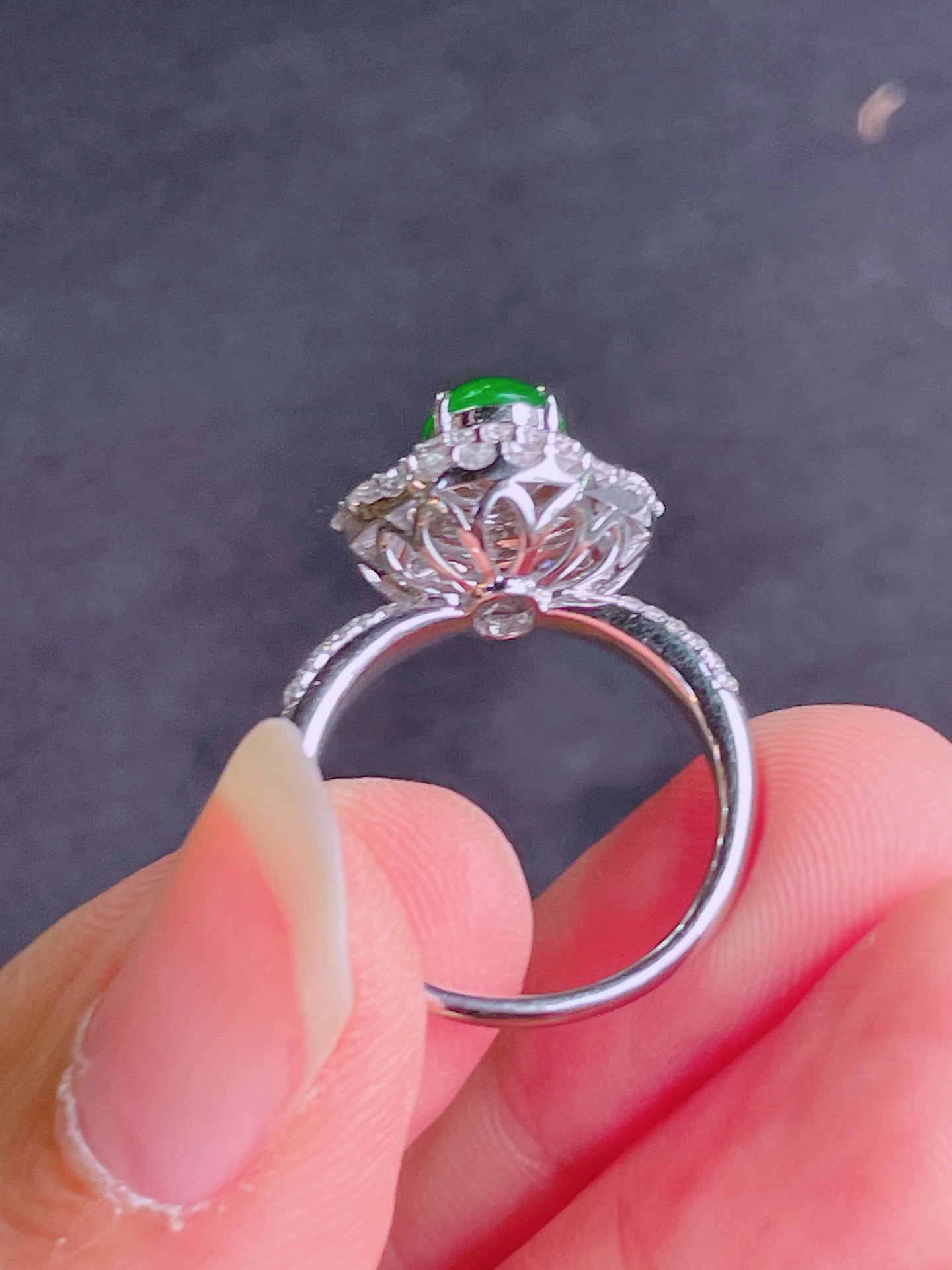 高冰绿蛋面戒指 晶莹剔透，新颖时尚，品相，5-6-4