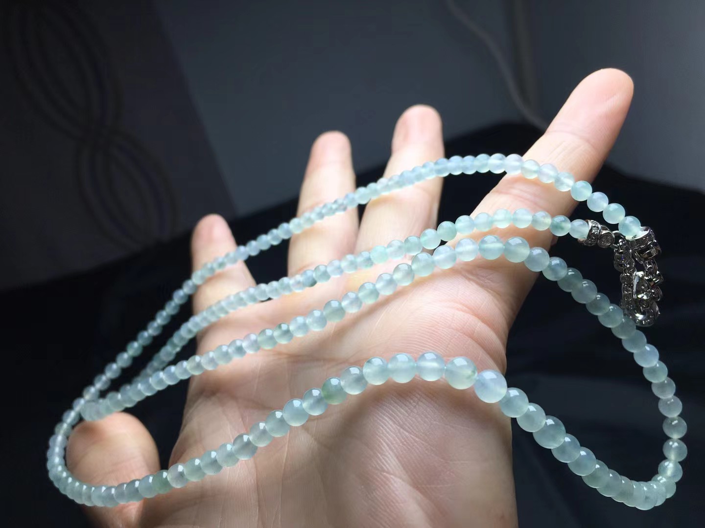 冰种珠链，卡4.4～3.5mm，178颗，种好，玉质细腻，均匀，通透，颗颗精选