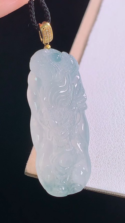 18K冰飘花龙牌吊坠，无裂，尺寸:51.7-43.5-17.4-10.9mm 23
