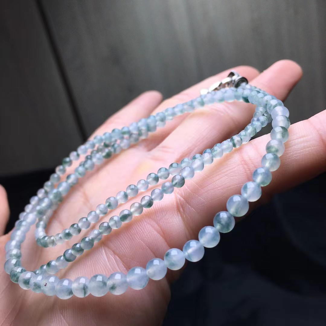 冰飘花珠链，卡4.7～2.7mm，199颗，种好，玉质细腻，均匀，花色耐看，颗颗精选