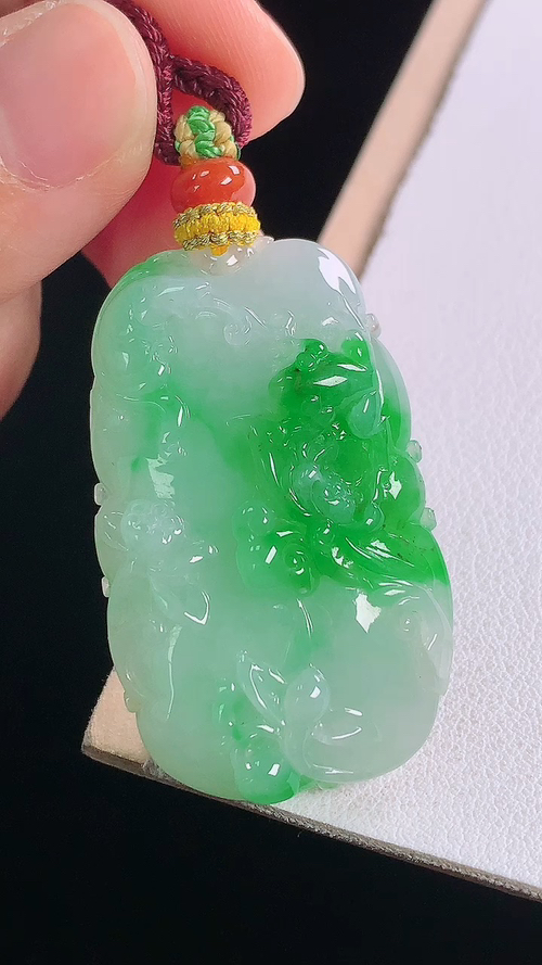 冰飘绿荷叶鱼，无裂，尺寸:40.4-24.8-8.4mm 23