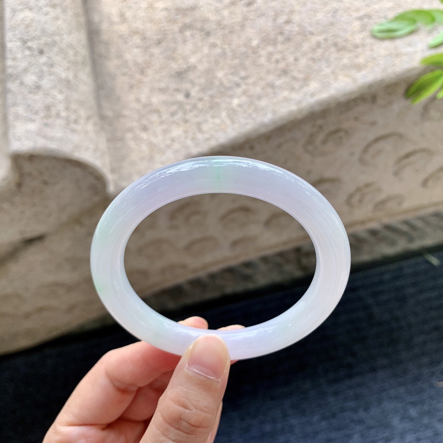 圆条54 55，细糯粉紫飘绿，水润，种老，细腻，无裂。