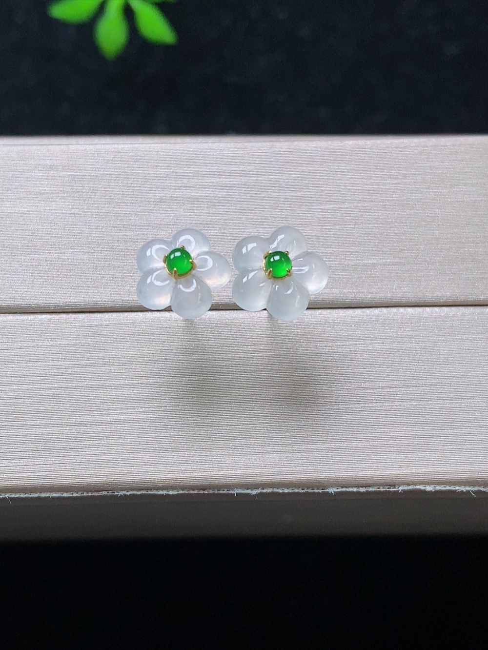 冰种花开富贵耳钉，无裂，尺寸7.8-8.1-1.8mm,825haay