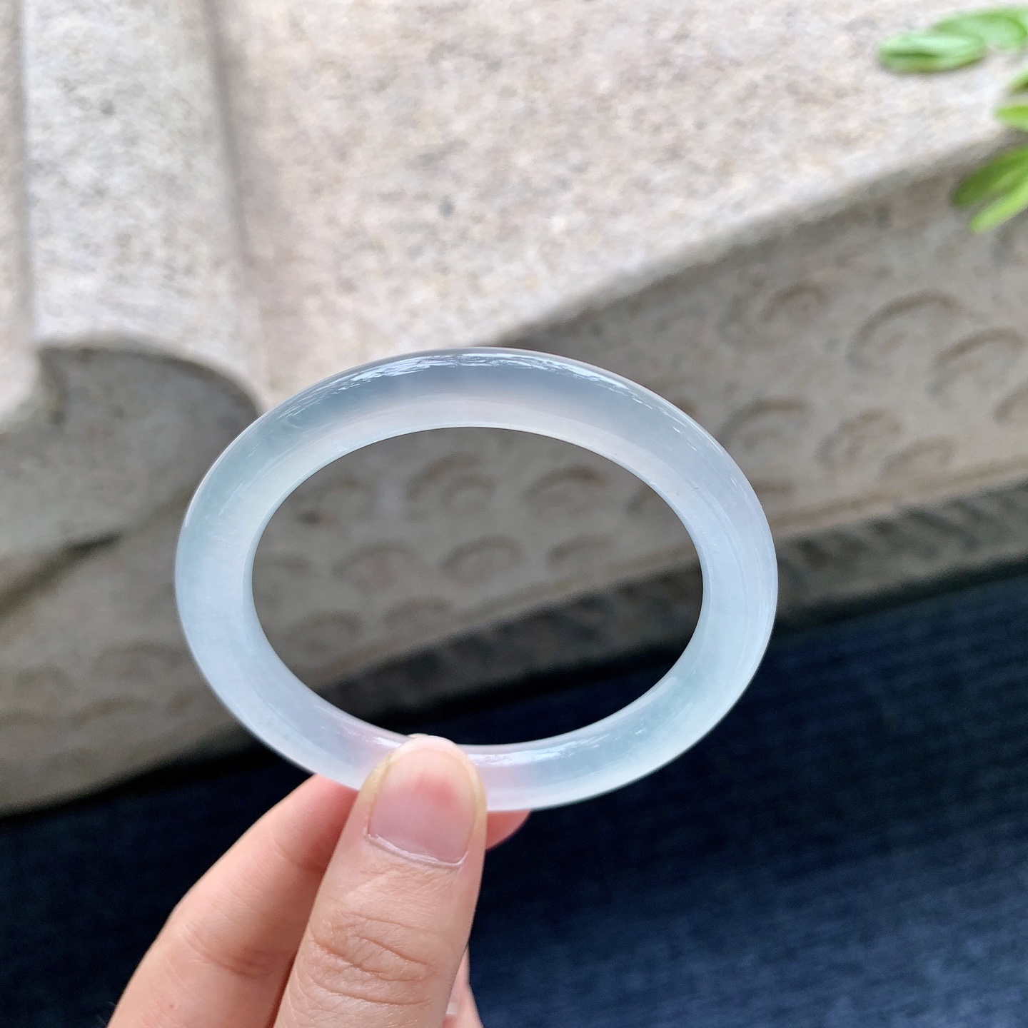 圆条50 51，圈口51.5/8/8，编码TR082629，冰种，起光，清透，水润，种老，细腻，打灯有纹线
