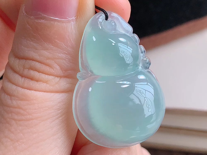 ️ 葫芦，尺寸30.6-21.9-6.8mm，包A附证书
