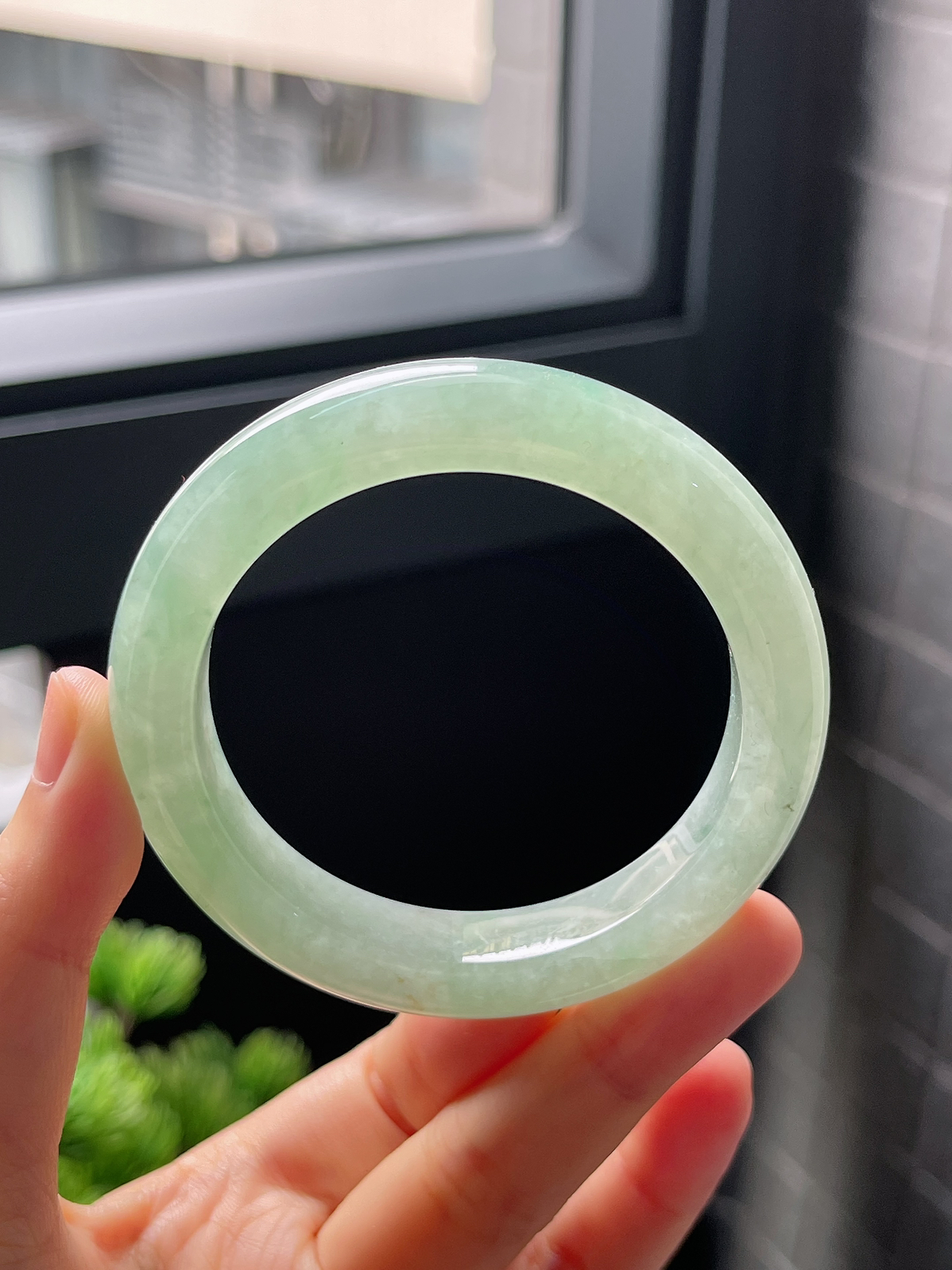 圈口52.5，冰糯种果绿色翡翠正圈手镯