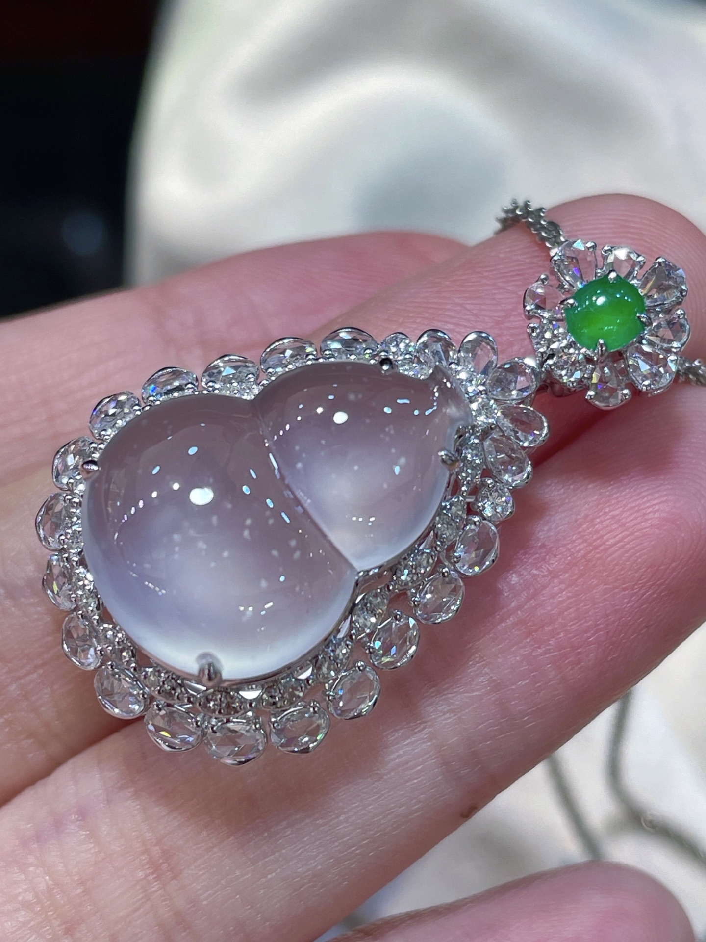 ️ 翡翠冰种葫芦吊坠，起荧光，种水好好，裸石很饱满，专挑好品相，18k镶嵌，37.5-21.7-14.2