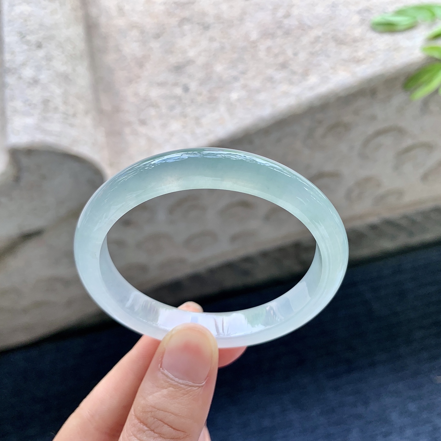 冰糯晴底，清透，水润，种老，细腻，有纹线