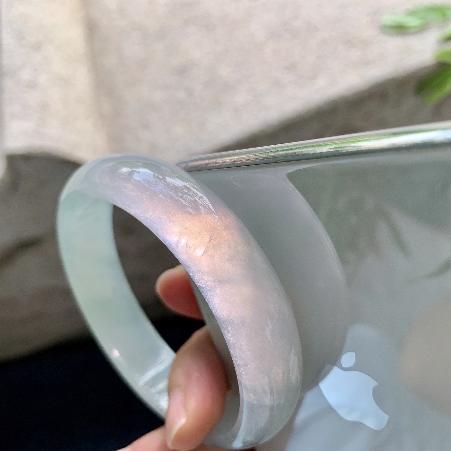 正圈55 56，圈口56.6/13.7/6.6，编码HJ082614，描述：糯冰晴底，水润，种老，细腻，打灯有絮线