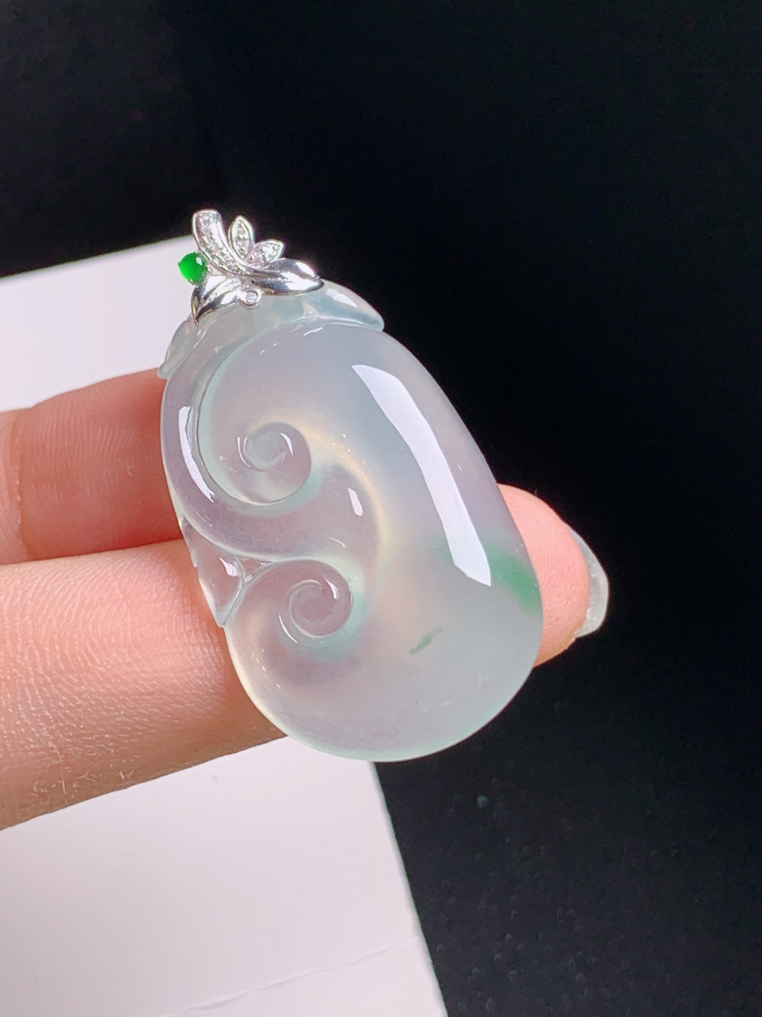 如意吊坠，莹润起光，弧度流畅，吉祥顺遂，530822