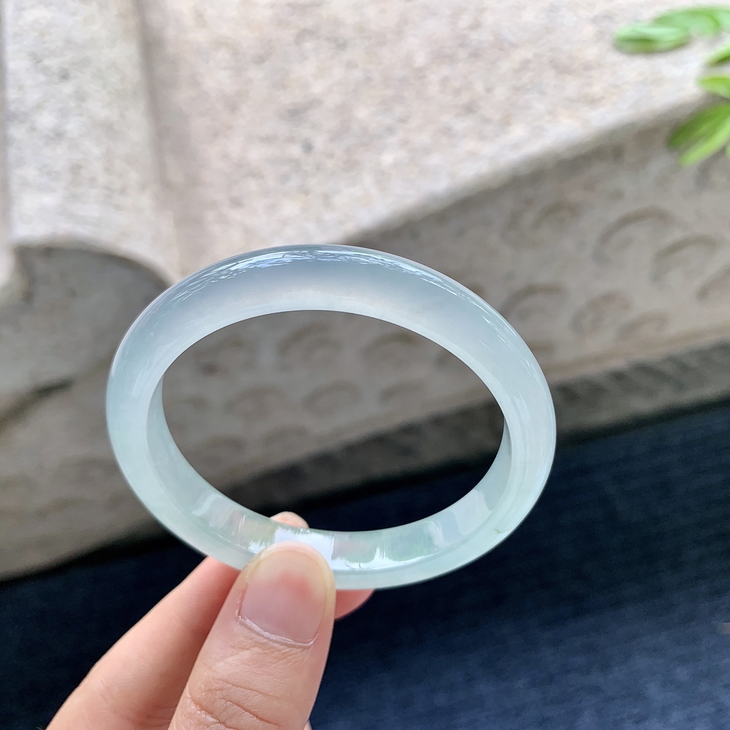冰糯晴底，清透，水润，种老，细腻，有纹线