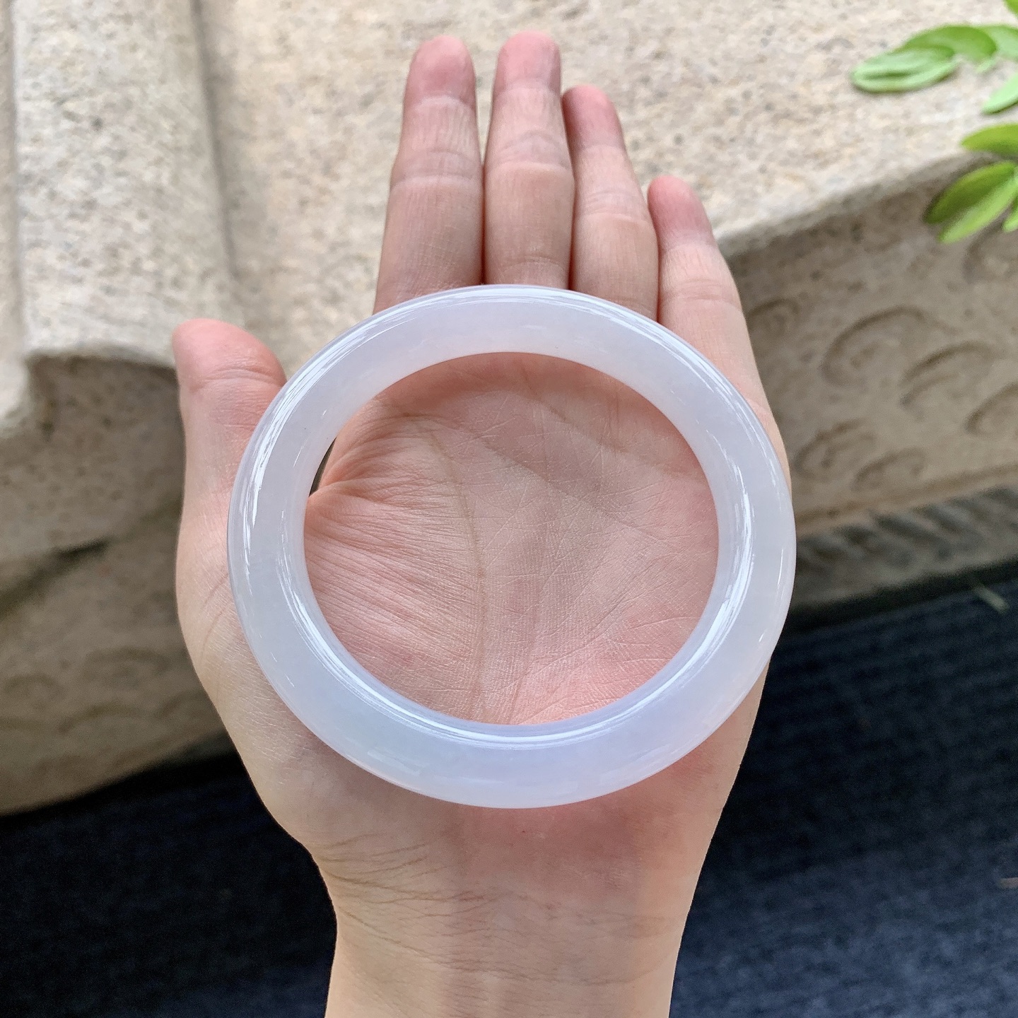 圆条56 57，圈口57.5/10.2/10，编码G9082633，描述糯冰粉紫，水润，种老，细腻，打灯有棉线