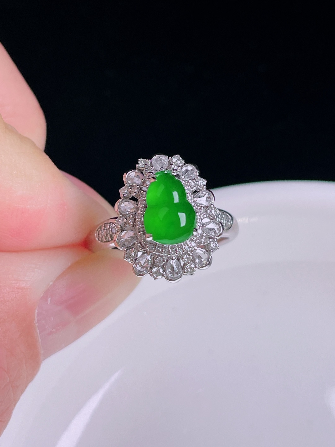 冰绿戒指，18k镶嵌，老种起光，细底通透，尺寸：8.4/6.4/3mm0825