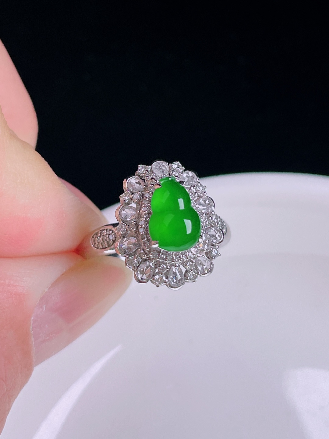 冰绿戒指，18k镶嵌，老种起光，细底通透，尺寸：8.4/6.4/3mm0825