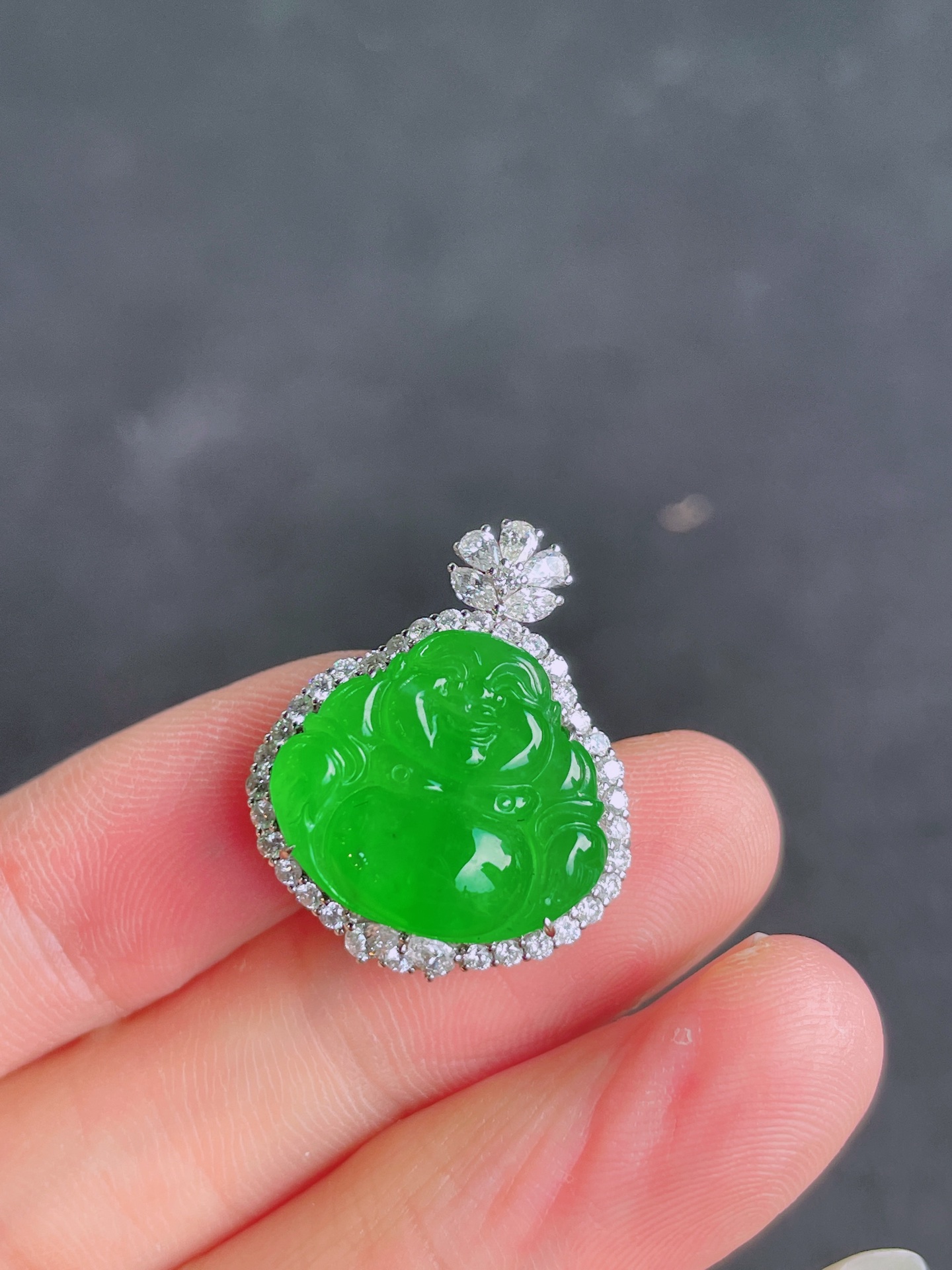 高冰绿佛公吊坠，晶莹剔透，新颖时尚，无裂，16-18-3