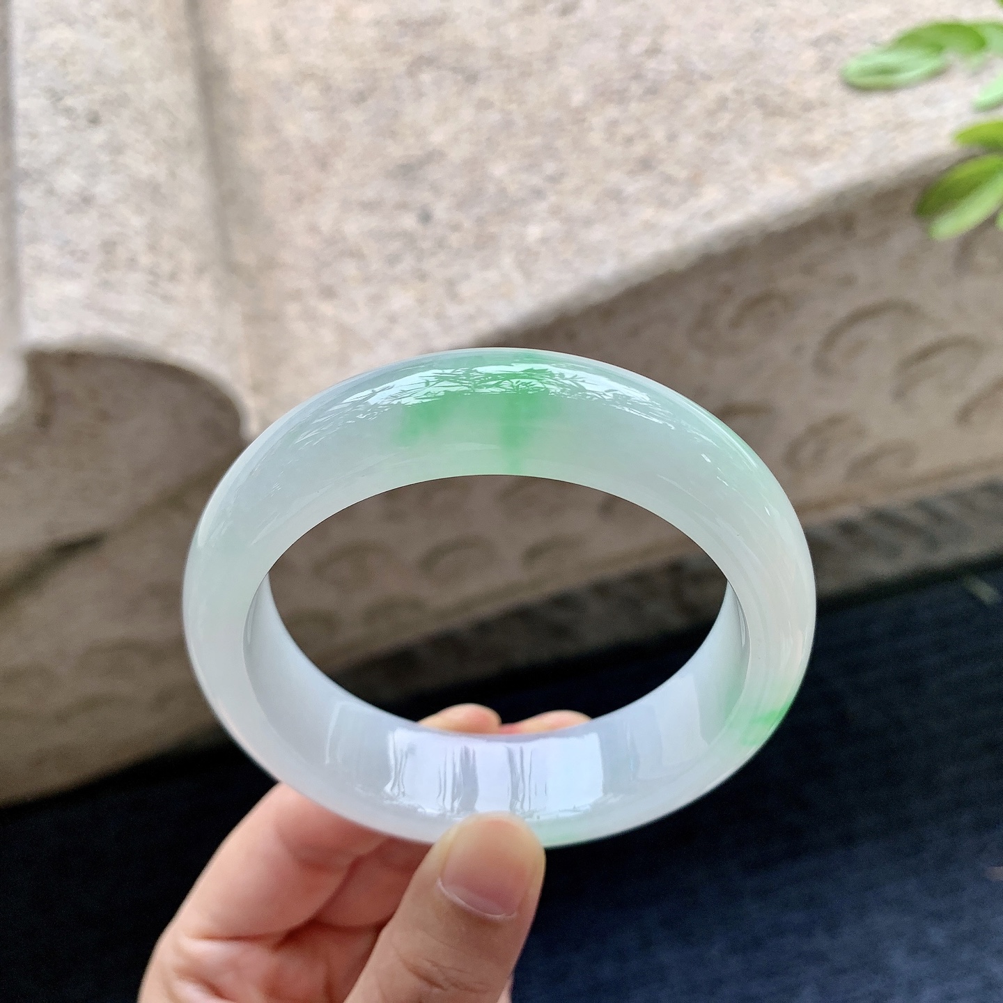 正圈57 58，圈口58/16.6/8.5，编码G9082634，描述冰糯飘绿，种老，细腻，打灯有絮线