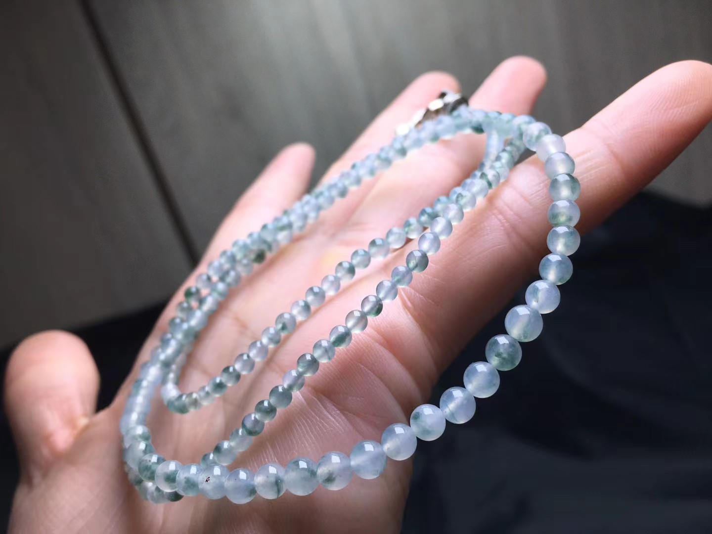 冰飘花珠链，卡4.7～2.7mm，199颗，种好，玉质细腻，均匀，花色耐看，颗颗精选