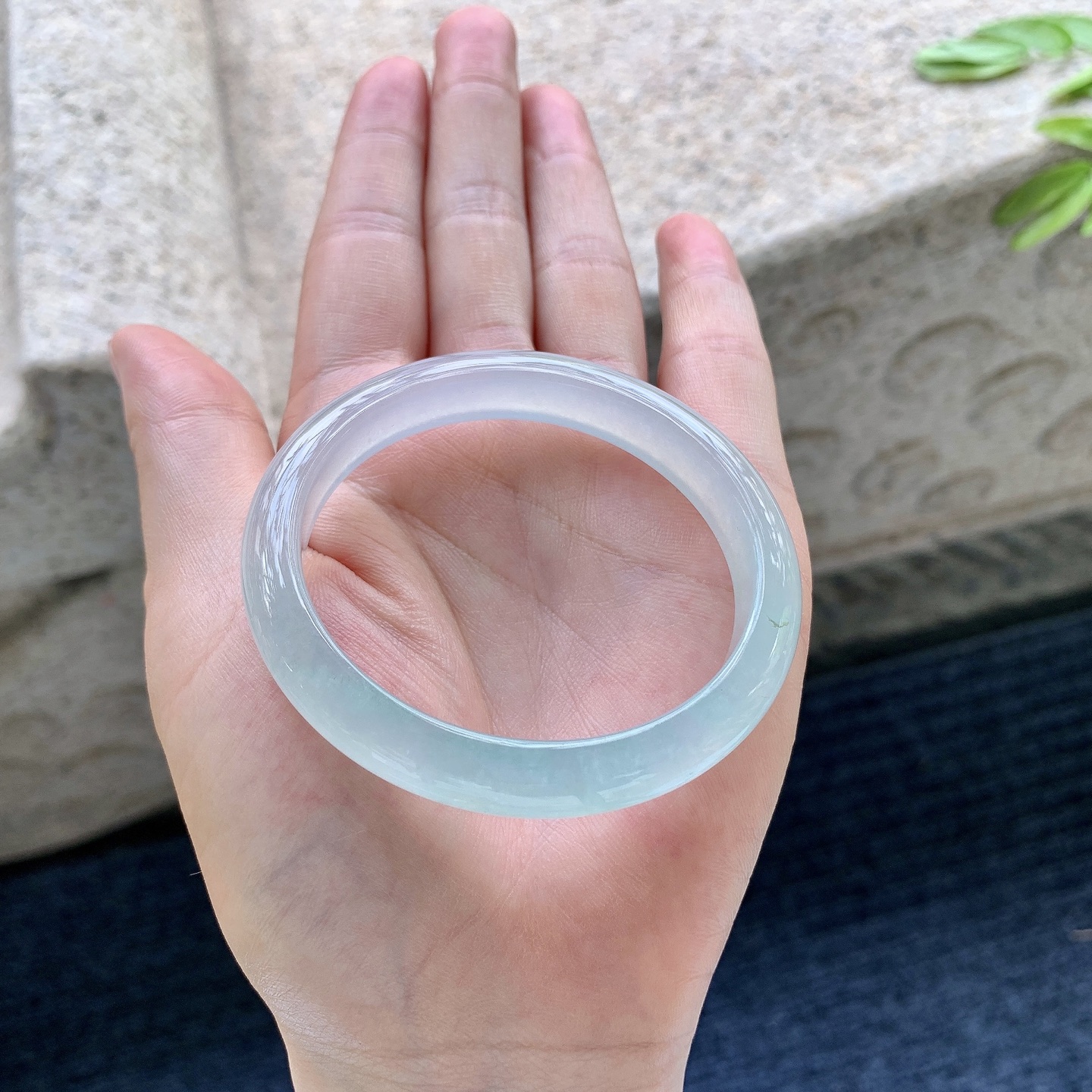 冰糯晴底，清透，水润，种老，细腻，有纹线