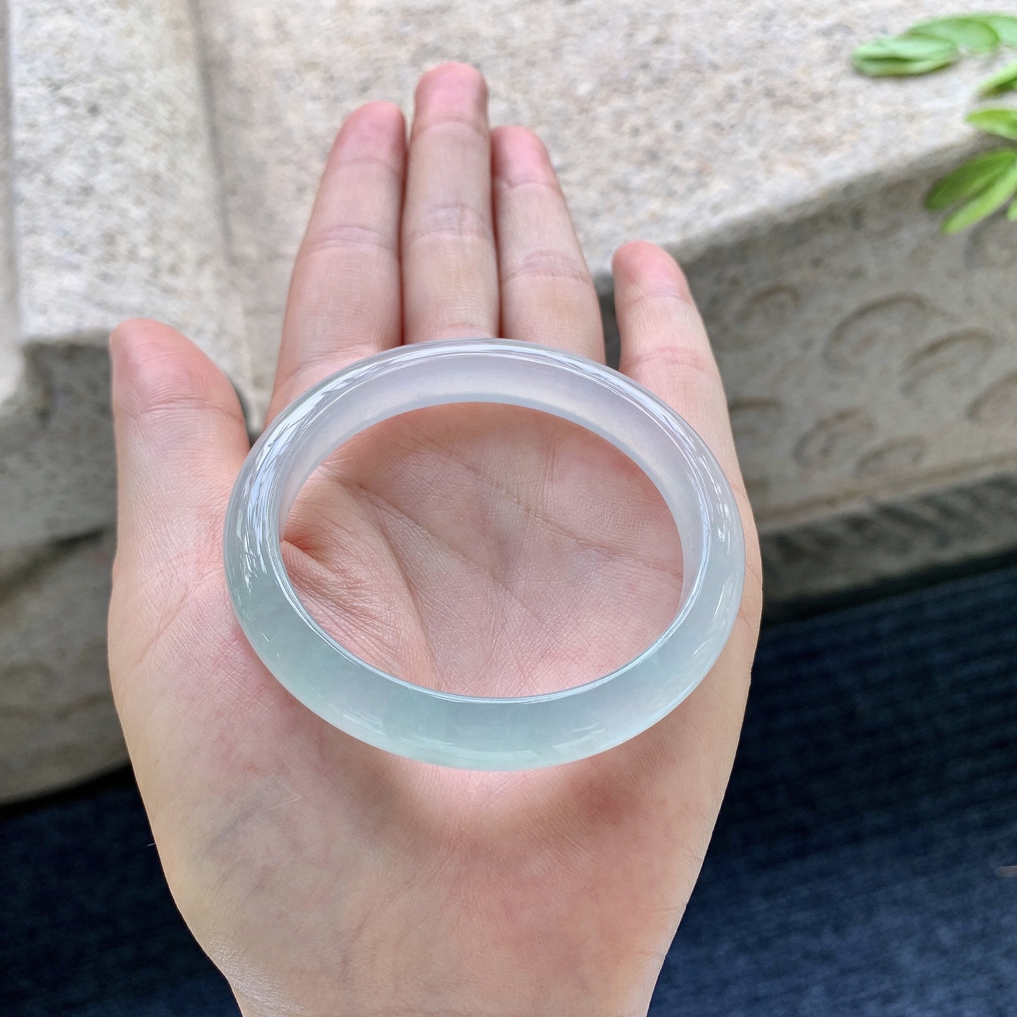 冰糯晴底，清透，水润，种老，细腻，有纹线