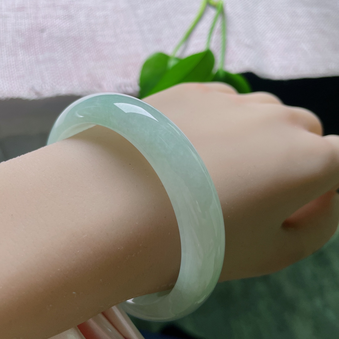 浅绿底正圈，水头好，清清爽爽，淡雅，减龄，有棉线，ss57832a
