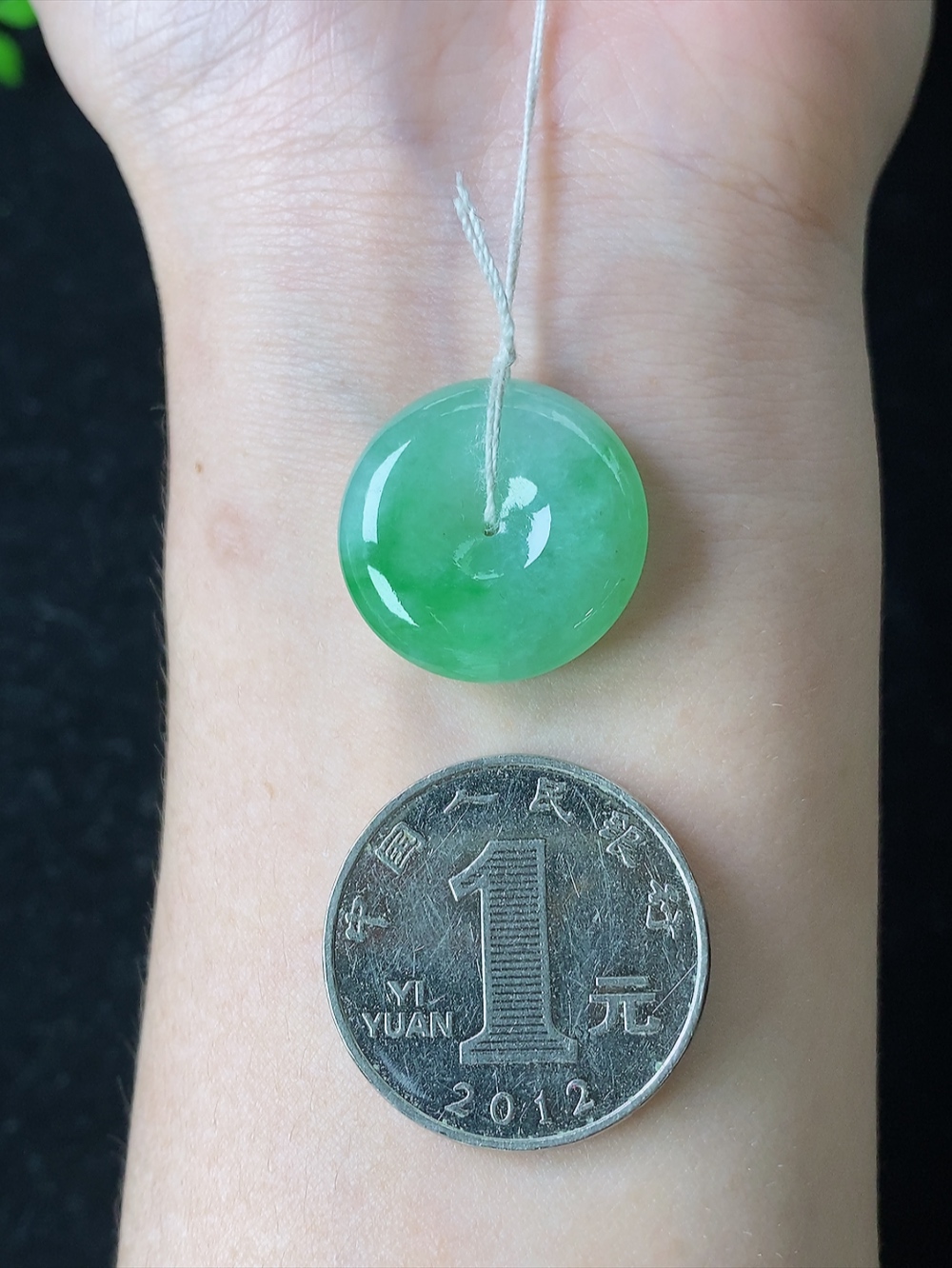 冰飘绿平安扣，无裂，尺寸20.3-5.7mm,825mddy
