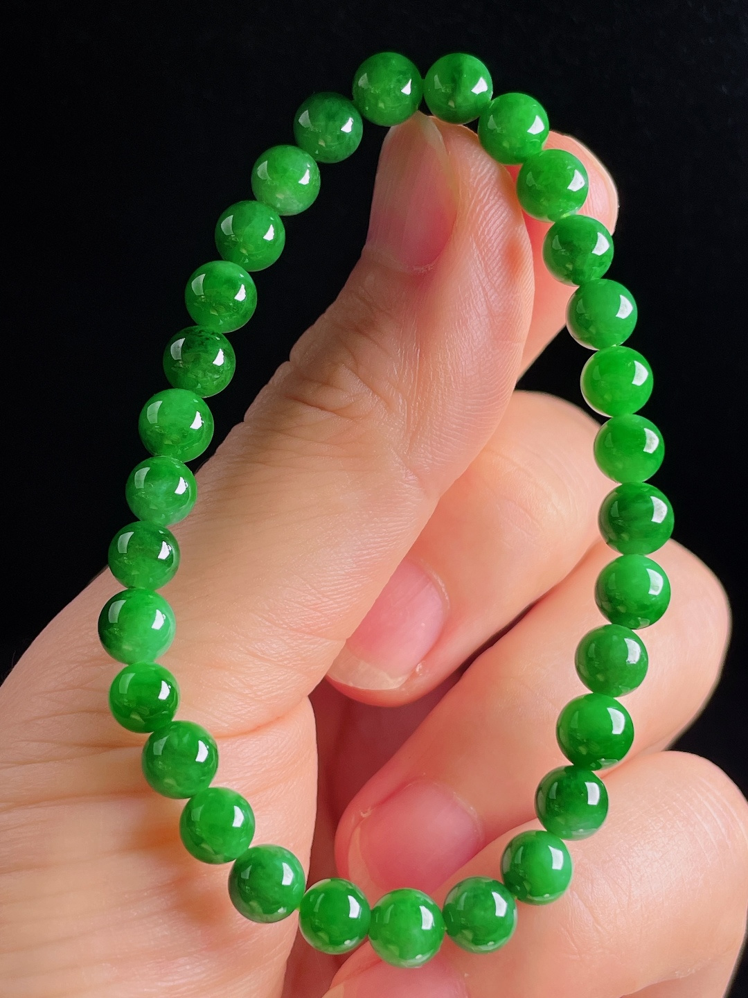 辣绿手串珠串，老种起光，细底通透，尺寸：6.3mm0825