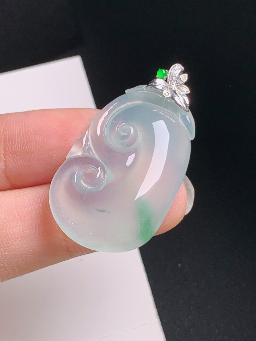 如意吊坠，莹润起光，弧度流畅，吉祥顺遂，530822