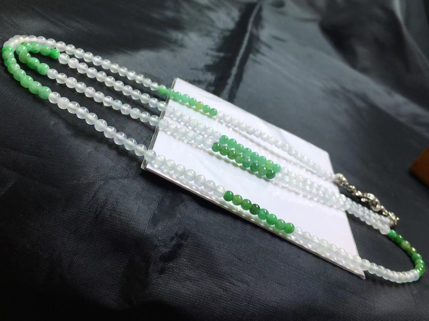 ️ 双彩小米珠，卡3.5～3.7mm，198颗，种好玉质细腻，冰透水润，玉质细腻，颗颗精选