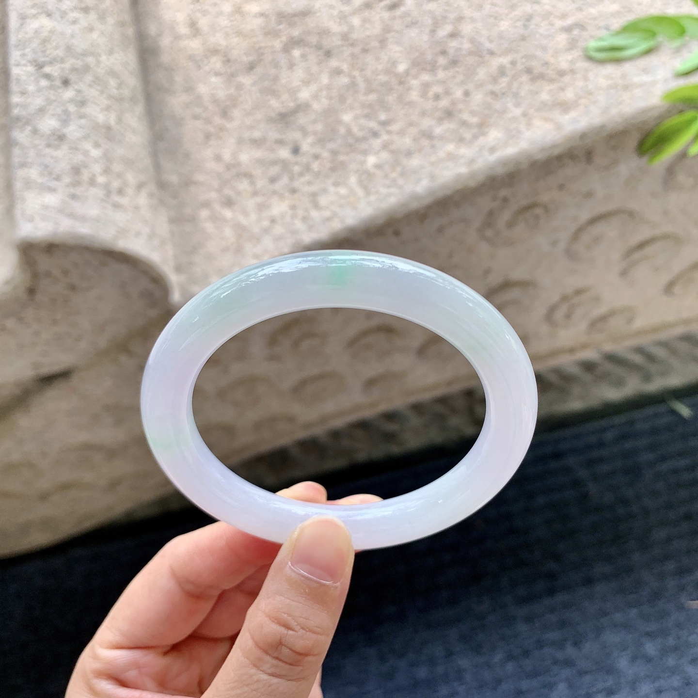 圆条54 55，细糯粉紫飘绿，水润，种老，细腻，无裂。
