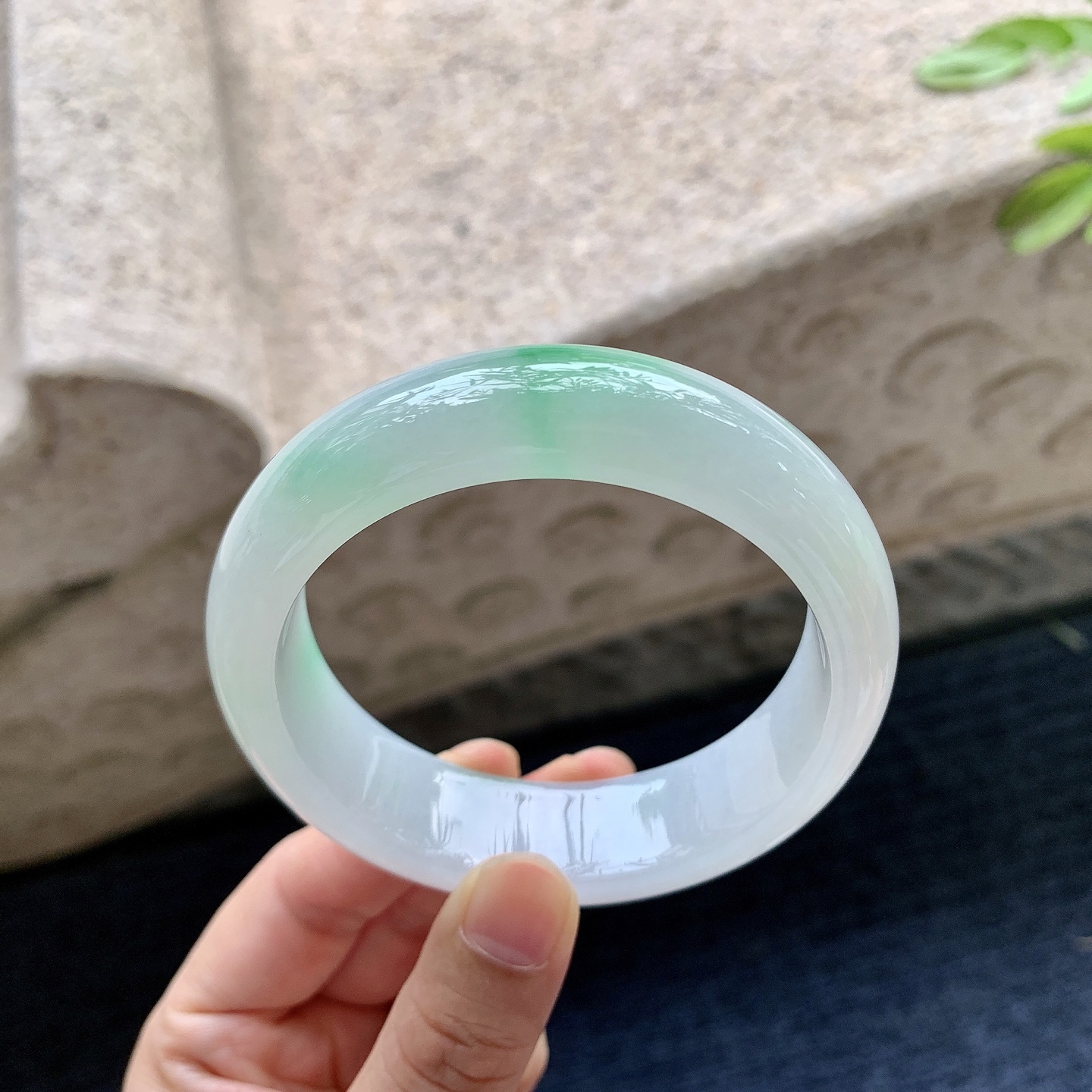 正圈57 58，圈口58/16.6/8.5，编码G9082634，描述冰糯飘绿，种老，细腻，打灯有絮线