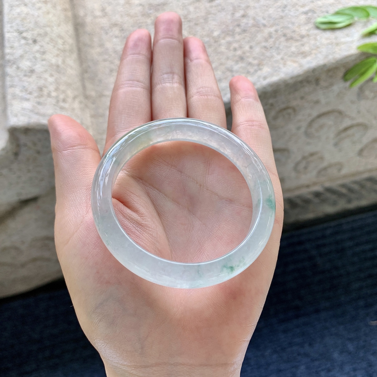 正圈49 50，圈口50.7/9.6/6.8，编码GF082625，冰飘花，水润，种老，细腻，打灯有棉纹