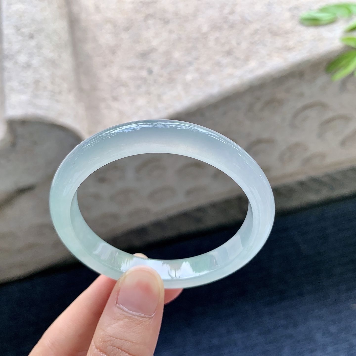 冰糯晴底，清透，水润，种老，细腻，有纹线