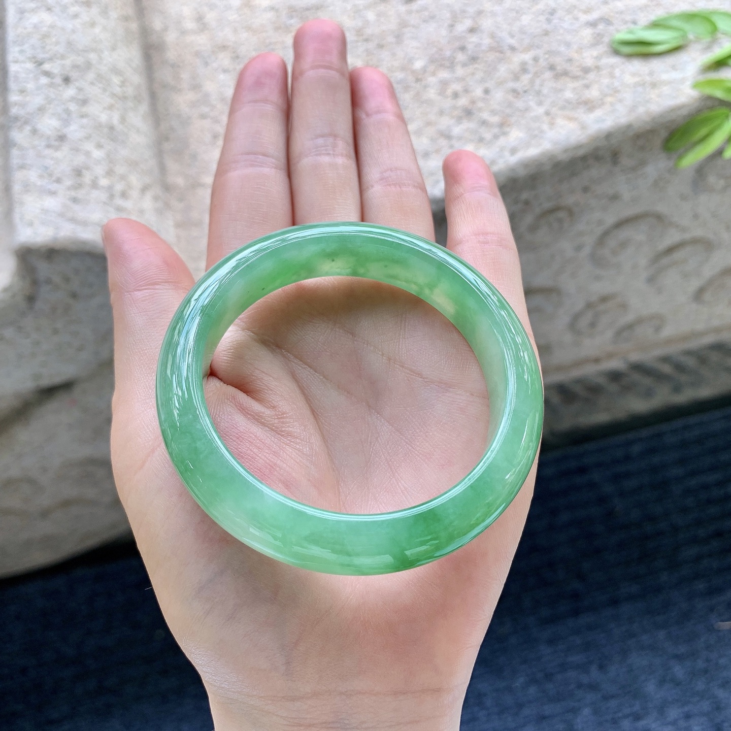 正圈52 53，细糯辣绿，水润，种老，细腻，打灯有絮线